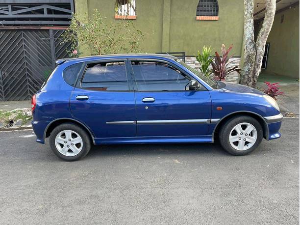 Daihatsu sirion 2002